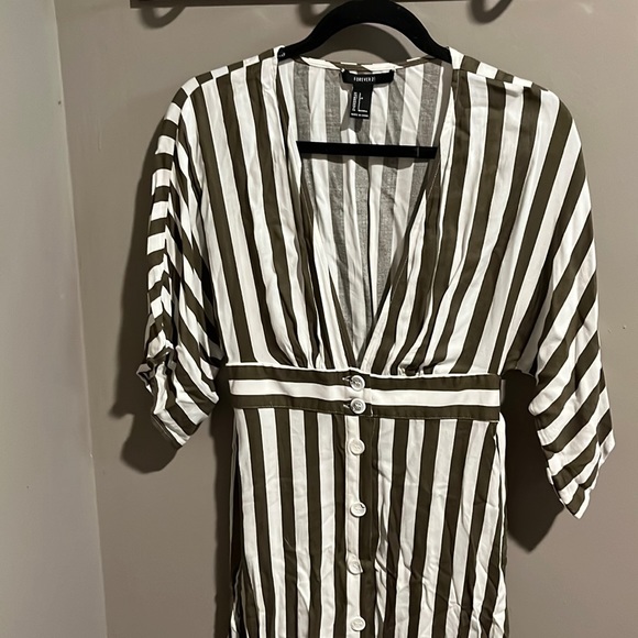 H&M Dresses & Skirts - H & M midi dress size S